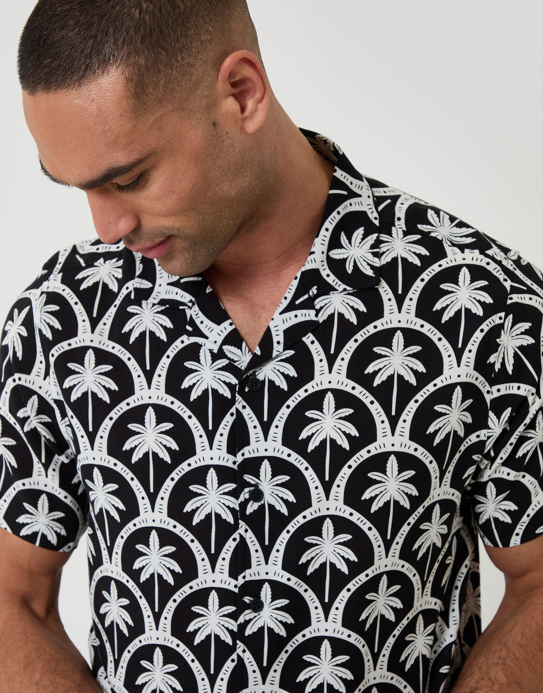 Threadbare Short Sleeve Shirt in Black Palm Tree Print - collar close up