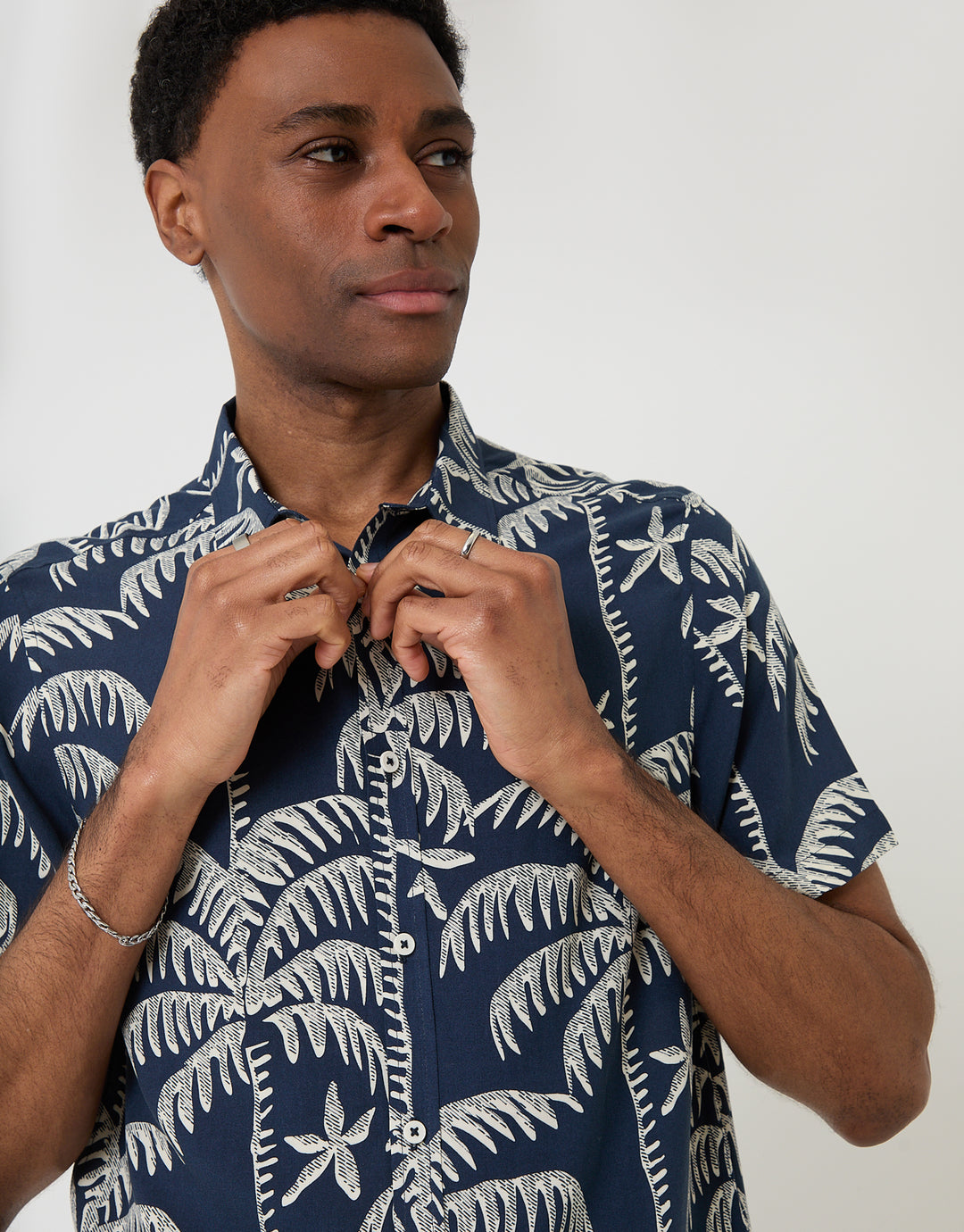 Threadbare Oversized Palm Tree Print Short Sleeve Shirt in Navy - collar close up