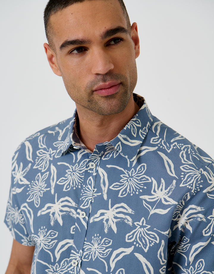 Threadbare Tropical Print Cotton Poplin Short Sleeve Shirt in Denim Blue - collar close up