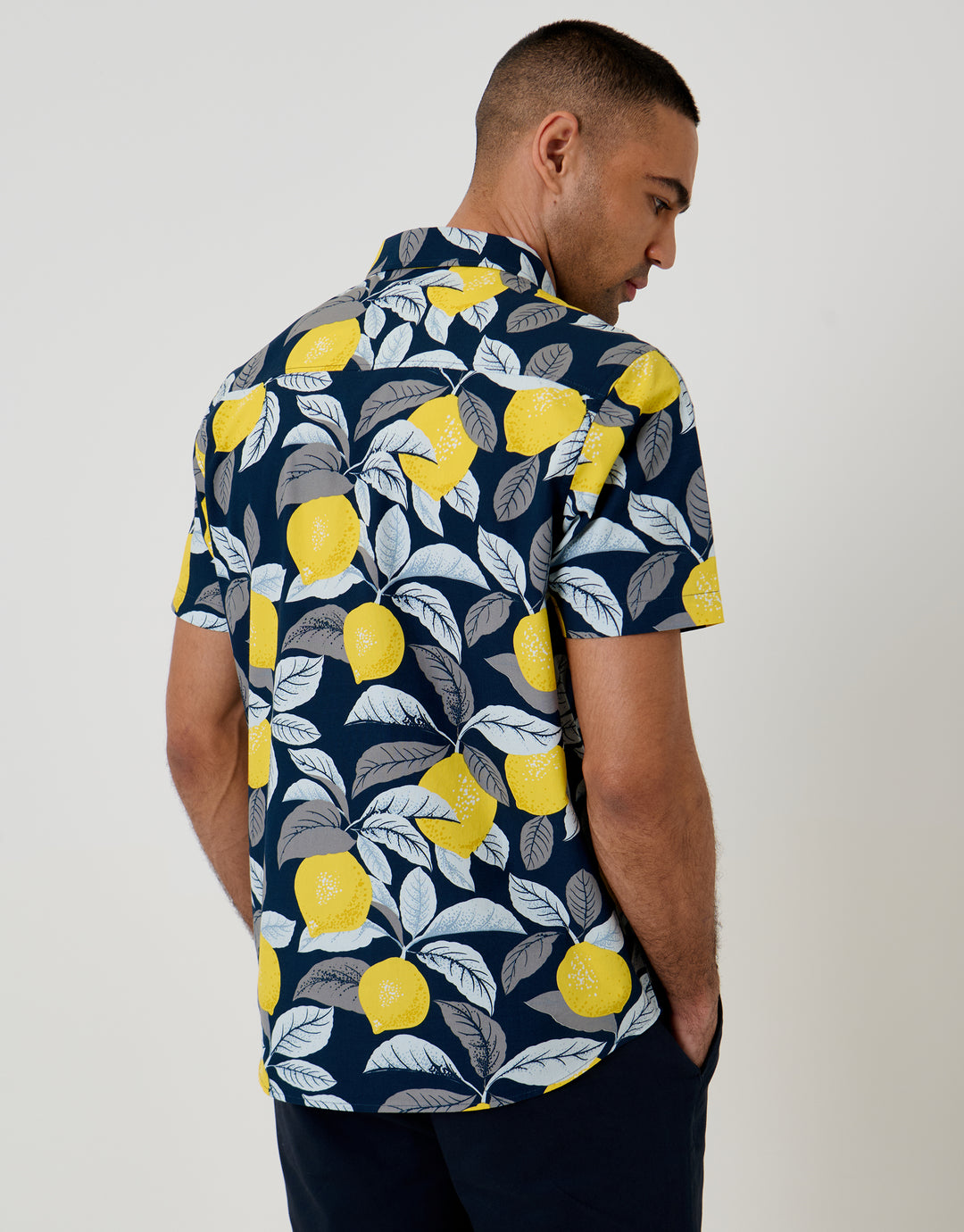Threadbare Cotton Poplin Short Sleeve Shirt in Navy Lemon Print - back view