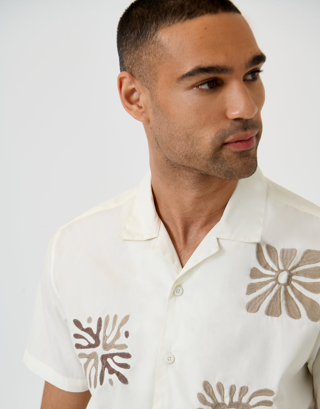 Threadbare Patch Embroidered Cotton Poplin Short Sleeve Shirt in Ecru - chest detail view