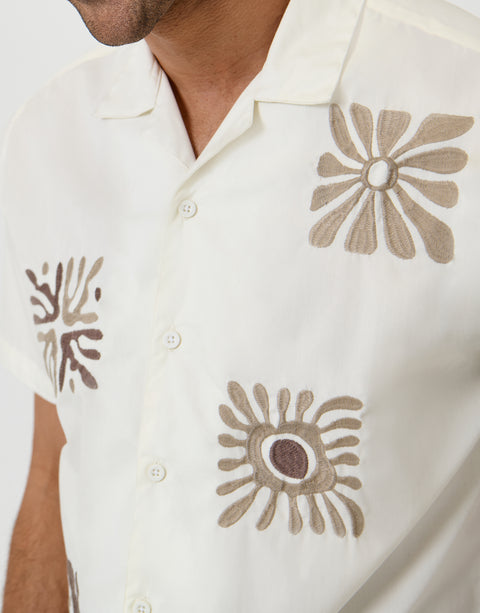 Threadbare Patch Embroidered Cotton Poplin Short Sleeve Shirt in Ecru - detail view
