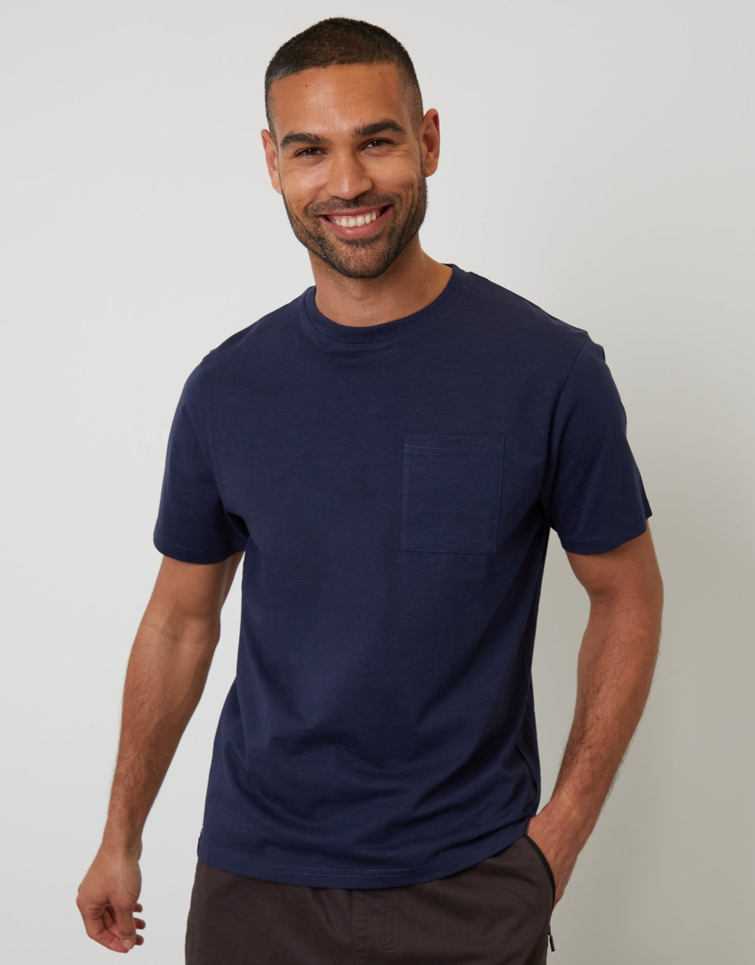 Bella 3021 Men's Jersey Pocket T-Shirt – Navy, Large, 100% Combed Cotton, Retail Fit