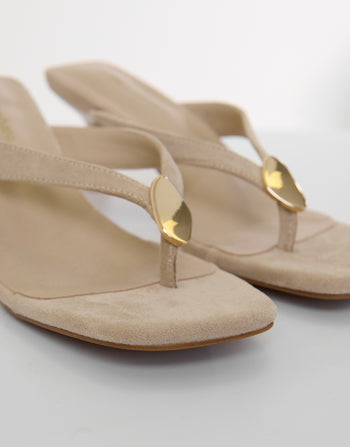 Threadbare Toe Post Kitten Heels in Ecru - close up